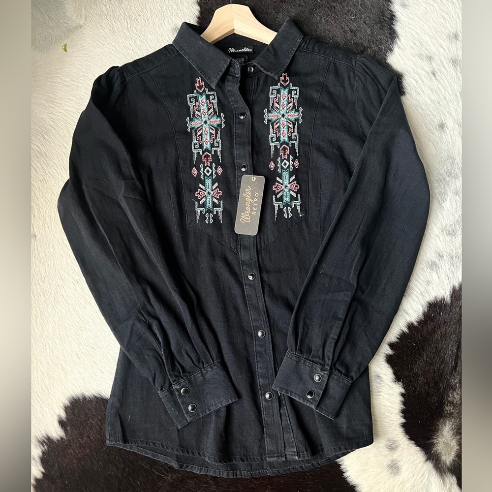 NWT Wrangler Retro Embroidered Shirt